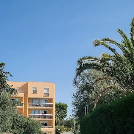 Lejlighedshotel Pierre & La Rostagne 3*